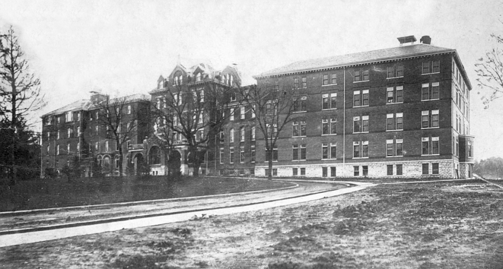The front lawn and façade of St. Mary’s Hospital in Rochester, MN