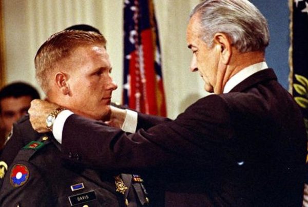 ammy Lee Davis receiving the Medal of Honor at the White House in 1968.